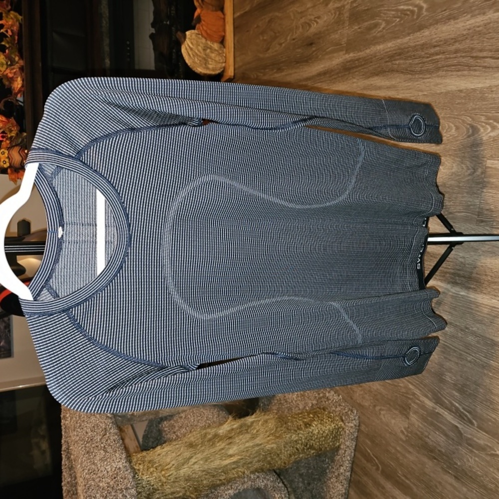 Lululemon Swiftly Tech Long Sleeve Top Sz 10. Great Condition, Like New!! Navy!
